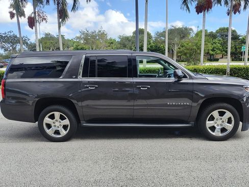 Used 2017 Chevrolet Suburban LT w/ Luxury Package image 5