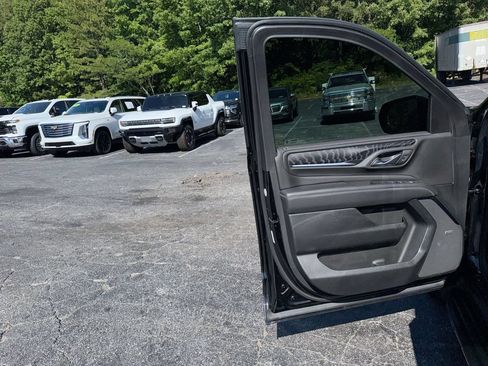 Used 2024 GMC Yukon XL Denali RWD image 13