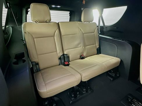 Used 2023 Chevrolet Suburban Premier w/ Advanced Technology Package AWD/4WD image 28