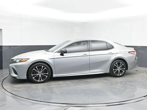 Used 2020 Toyota Camry SE FWD image 6