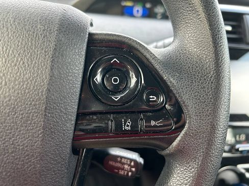 Used 2021 Toyota Prius LE FWD image 17
