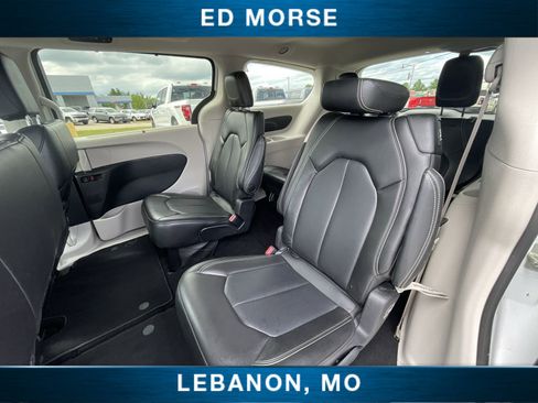 Used 2023 Chrysler Pacifica Touring-L FWD image 22