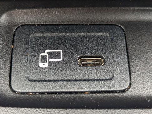 Used 2021 Mercedes-Benz GLB 250 image 23