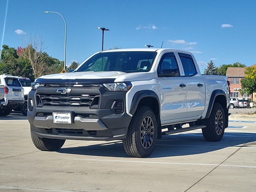 Used 2026 Chevrolet Colorado Trail Boss w/ LPO, Tailgate Decal Package AWD/4WD image 4