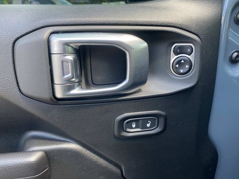 Used 2024 Jeep Wrangler Unlimited AWD/4WD image 19