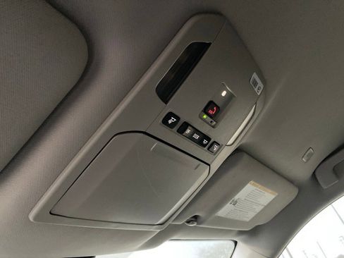 Used 2025 Toyota Highlander LE image 27