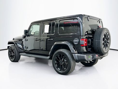 Used 2025 Jeep Wrangler Sahara image 5