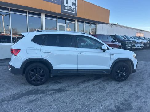 Used 2024 Volkswagen Taos SE image 9