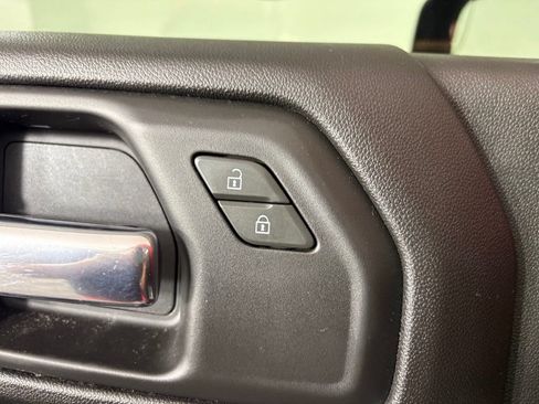 Used 2019 Chevrolet Silverado 1500 Custom Trail Boss w/ Custom Convenience Package AWD/4WD image 18