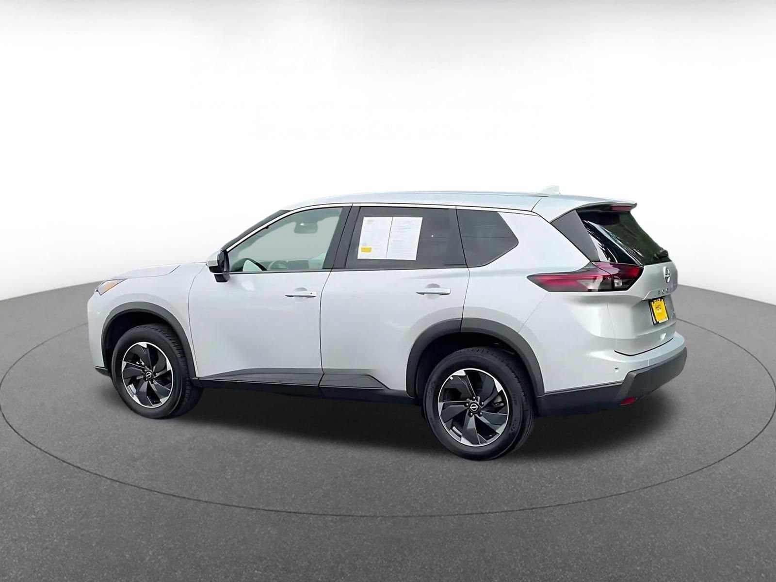 Used 2025 Nissan Rogue SV AWD/4WD image 9