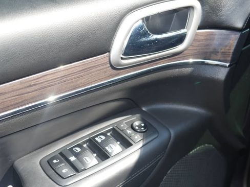Used 2018 Jeep Grand Cherokee Overland AWD/4WD image 13