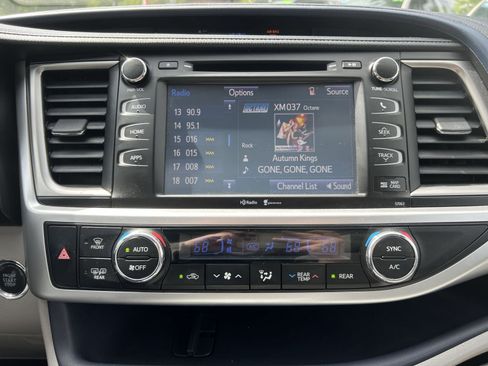 Used 2015 Toyota Highlander XLE AWD/4WD image 18
