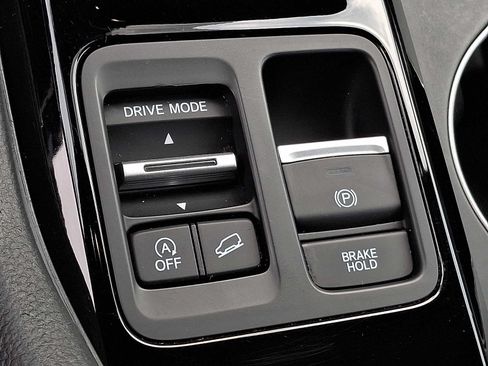 Used 2025 Honda Pilot Sport image 22