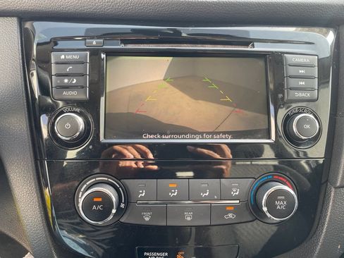 Used 2018 Nissan Rogue S FWD image 11