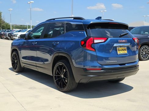 Certified 2024 GMC Terrain SLE w/ Driver Convenience Package FWD image 5