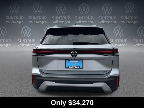 Used 2026 Volkswagen Tiguan SE AWD/4WD image 4