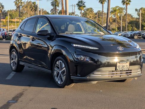 Used 2023 Hyundai Kona SE w/ Cargo Package image 2