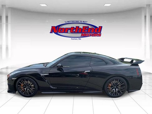 Used 2024 Nissan GT-R Premium w/ Floor Mat Package AWD/4WD image 5