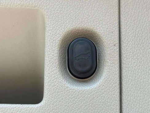 Used 2017 Cadillac Escalade Luxury image 22