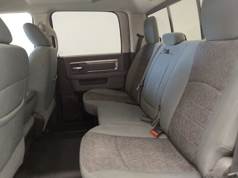 Used 2017 RAM 1500 Classic SLT AWD/4WD image 18