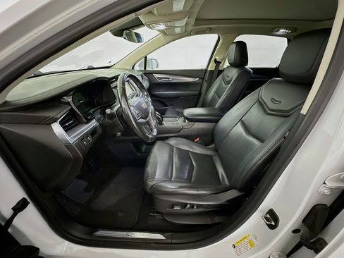 Used 2018 Cadillac XT5 Luxury w/ Driver Awareness Package FWD image 13