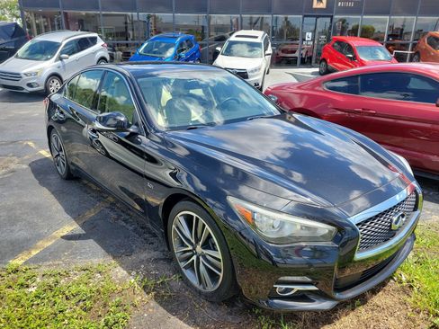 Used 2017 INFINITI Q50 3.0t Premium w/ Driver Assistance Package RWD image 2