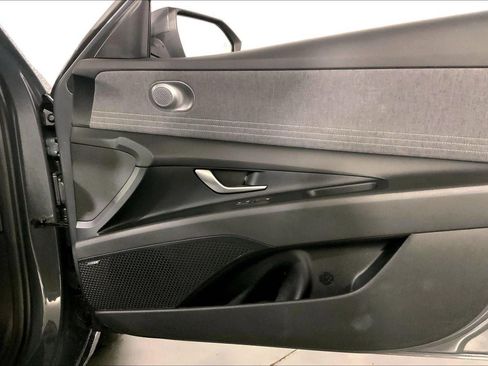 Used 2025 Hyundai Elantra Limited image 25