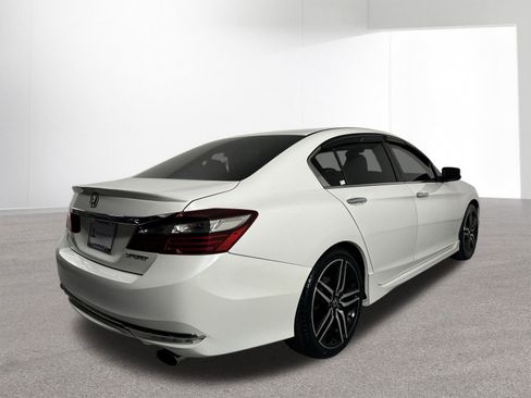 Used 2017 Honda Accord Sport image 33