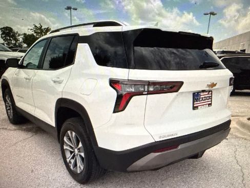 Used 2025 Chevrolet Equinox LT w/ Convenience Package II FWD image 3