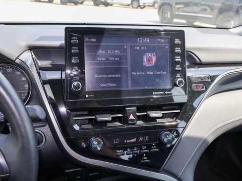 Used 2021 Toyota Camry SE w/ Cold Weather Package FWD image 14