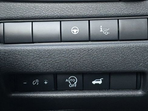 Used 2025 Nissan Rogue Platinum w/ Platinum Premium Package image 18