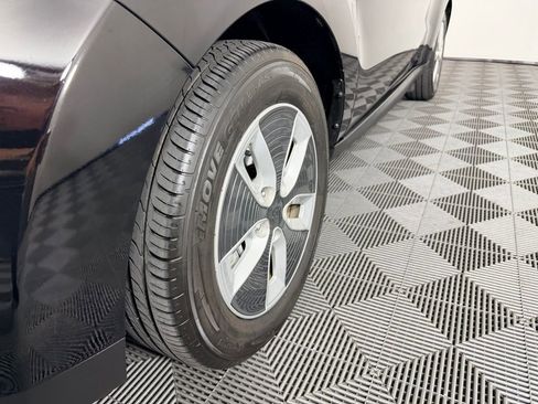 Used 2017 Kia Soul EV + w/ Sun & Fun Package image 12