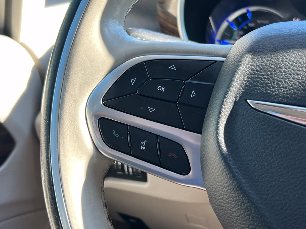 Used 2021 Chrysler Pacifica Limited w/ Uconnect Theater Family Group FWD image 40