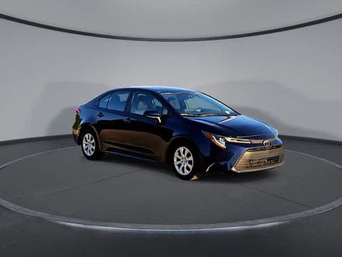 Used 2024 Toyota Corolla LE FWD image 2