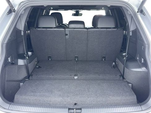 Used 2024 Volkswagen Tiguan SE R-Line image 12