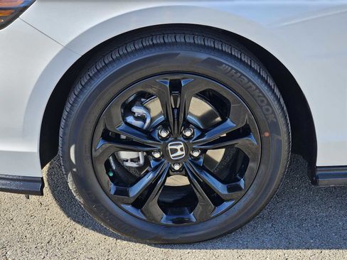 Certified 2025 Honda Accord SE image 9