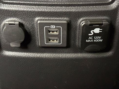 Used 2022 Nissan Titan SV w/ SV Convenience Package RWD image 37