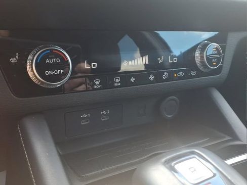 Used 2025 Mitsubishi Outlander SE AWD/4WD image 28