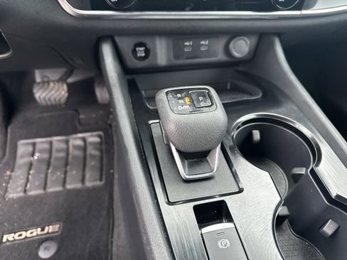Used 2024 Nissan Rogue S image 29