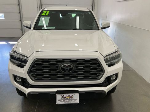 Used 2021 Toyota Tacoma TRD Off-Road AWD/4WD image 8