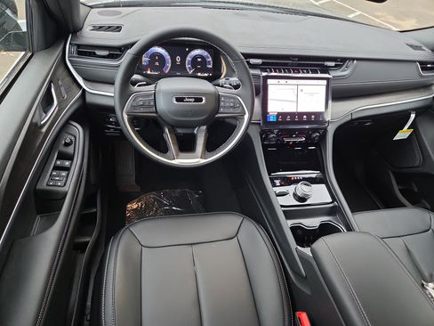 New 2025 Jeep Grand Cherokee L Limited AWD/4WD image 8