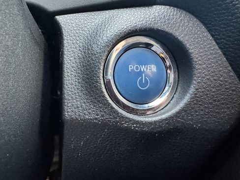 Used 2021 Toyota RAV4 XLE Premium image 30