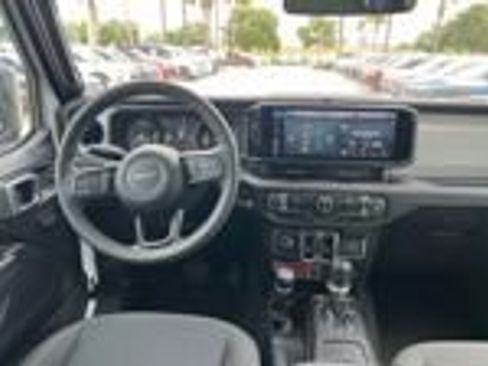 Used 2024 Jeep Wrangler Unlimited AWD/4WD image 25