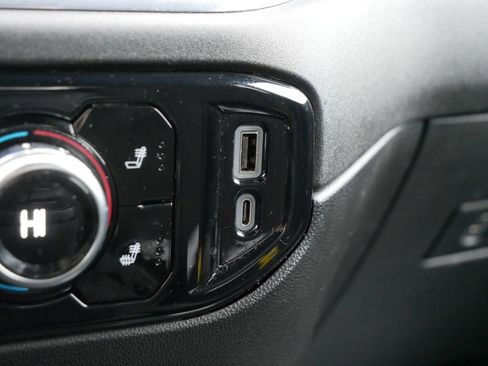 Used 2024 GMC Sierra 1500 Elevation image 28