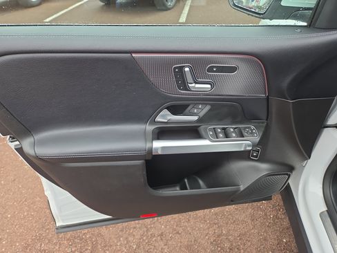 Used 2020 Mercedes-Benz GLB 250 4MATIC image 14