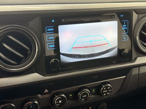 Used 2019 Toyota Tacoma TRD Off-Road w/ Technology Package AWD/4WD image 19