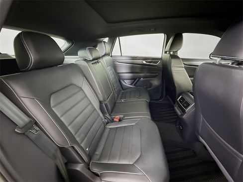 Used 2025 Volkswagen Atlas Cross Sport SEL R-Line image 29