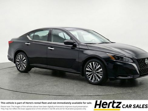 Used 2025 Nissan Altima 2.5 SV image 1