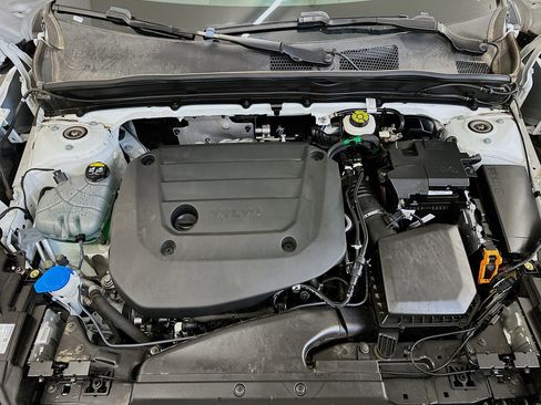 Used 2025 Volvo XC40 B5 Plus image 34