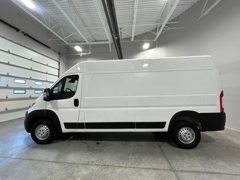 Used 2026 RAM ProMaster 2500 w/ Convenience Group FWD image 9
